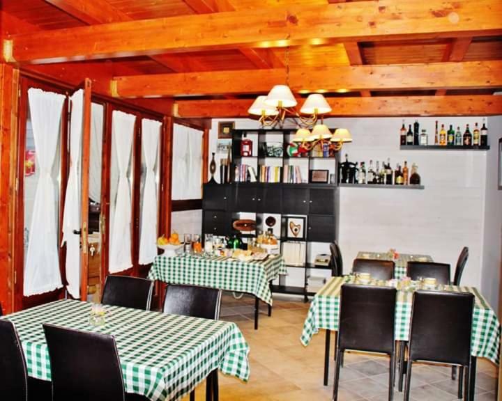 圣埃拉莫因科莱 The Holiday House酒店 外观 照片